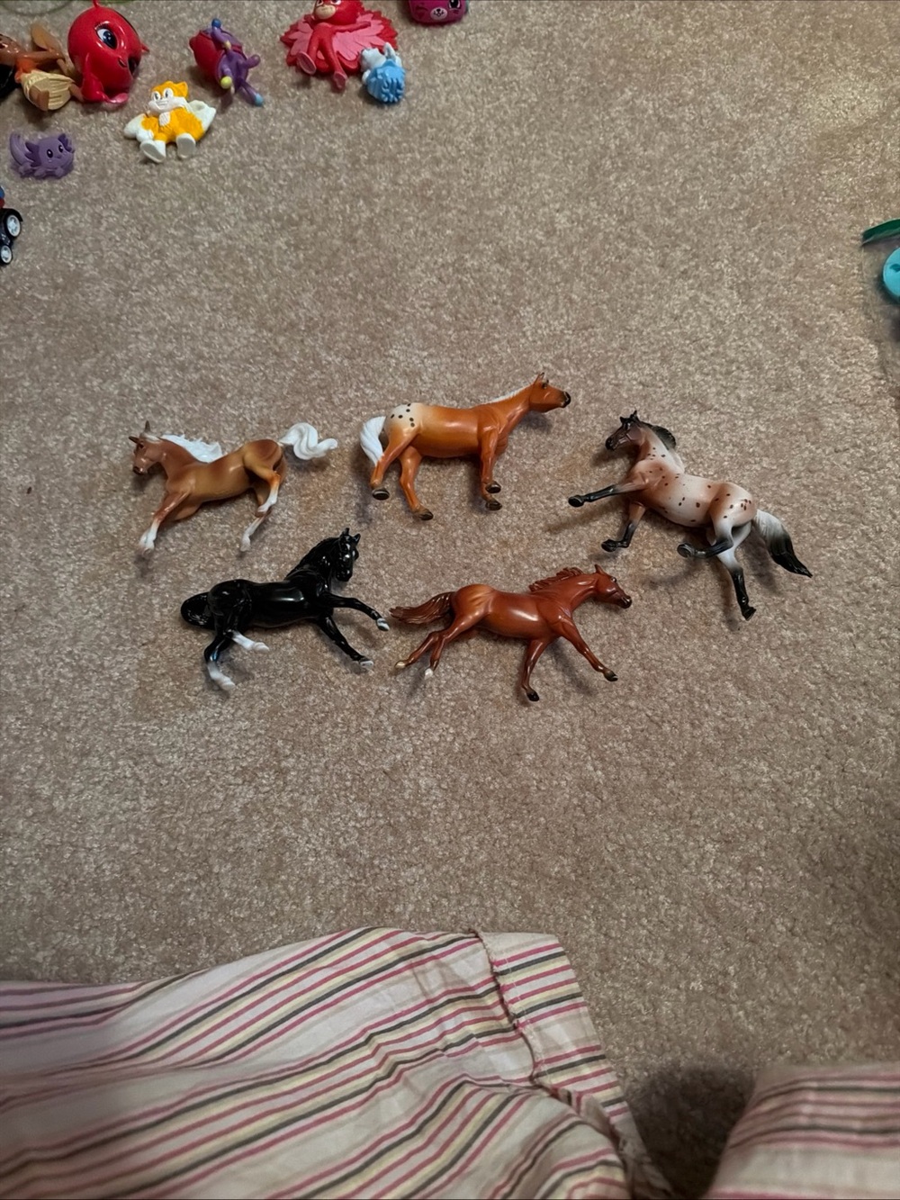 Lot Of 5 These are Breyer Stablemates, a popular line of 1:32 scale model horses